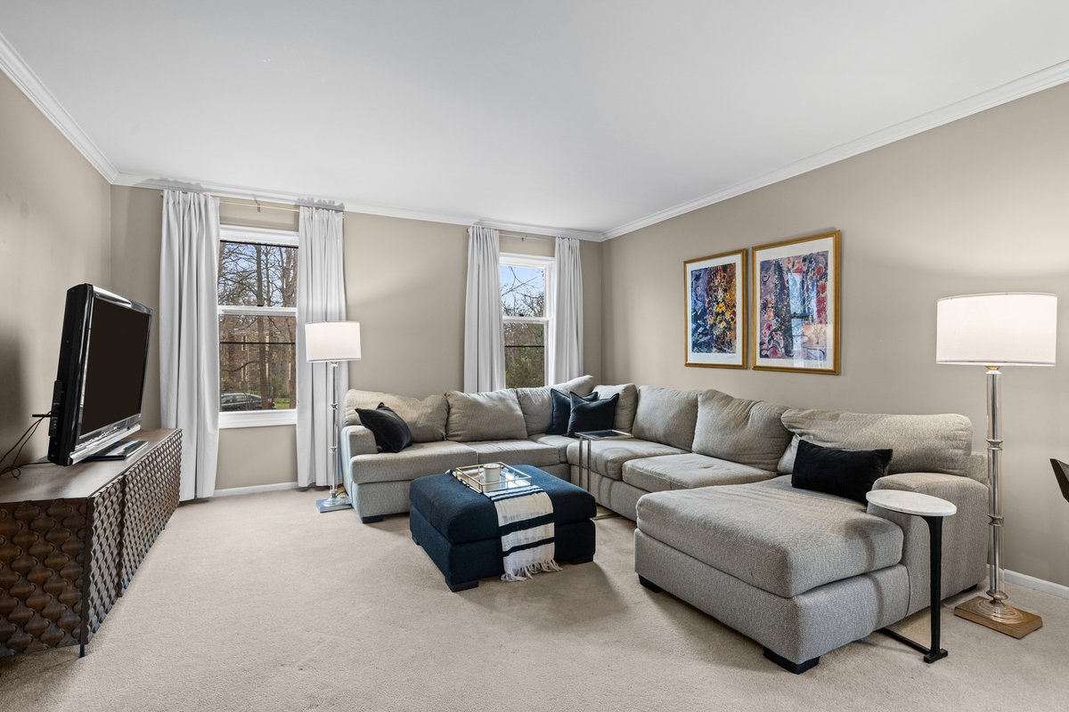 countoncarla's tweet photo. 220 Dover Circle, Lincolnshire, IL, 60069
5 bed | 2.5 bath 3331 Sq. Ft.
Active | 875000
https://t.co/2HvmMtZrd7
Located on one of Lincolnshire's most sought-after private, tree-lined streets in award-winning Stevenson &amp; Lincolnshire school districts, this beautifully... https://t.co/Ny0YYzn7Z1