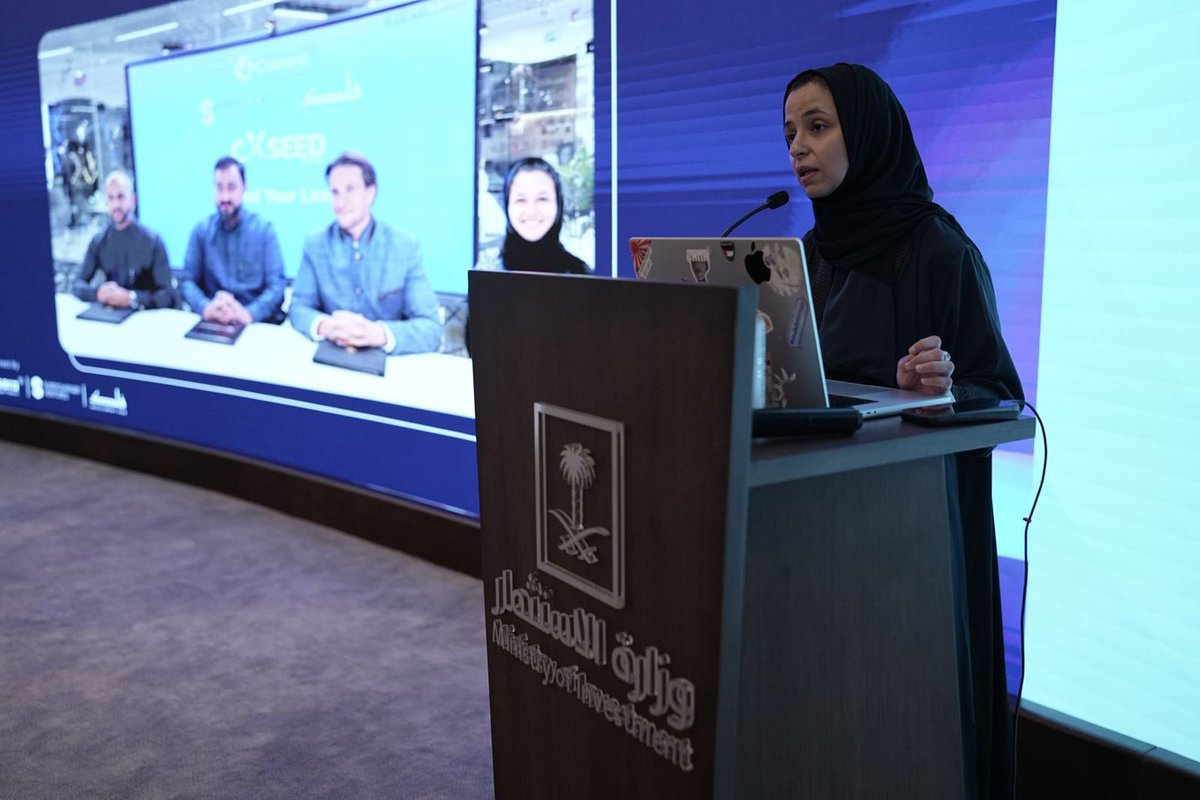 InvestSaudi_AR's tweet photo. لتعزيز الاستثمار النوعي في تقنيات التعليم، وبدعم من #استثمر_في_السعودية، قدّمت 10 شركات ناشئة حلولها وأهم فرص الاستثمار فيها أمام نخبة من المستثمرين وصناديق رأس المال الجريء، ضمن مبادرة “الجيل الجديد في استثمارات وريادة أعمال تقنيات التعليم”، التي نظمها قطاع ريادة الأعمال والشركات الناشئة بالشراكة مع @NELC_SA وC.XSEED Venture Builder.