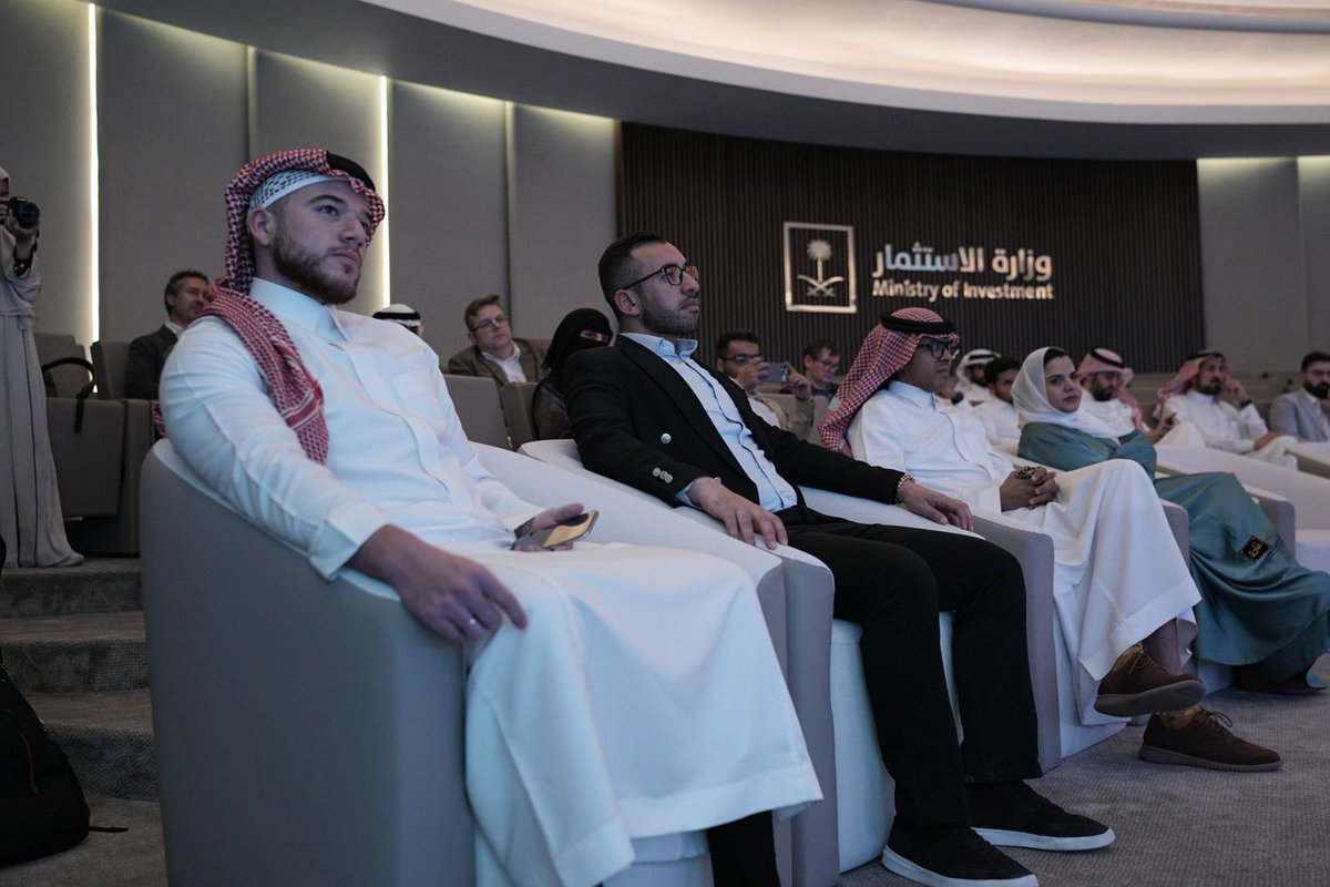 InvestSaudi_AR's tweet photo. لتعزيز الاستثمار النوعي في تقنيات التعليم، وبدعم من #استثمر_في_السعودية، قدّمت 10 شركات ناشئة حلولها وأهم فرص الاستثمار فيها أمام نخبة من المستثمرين وصناديق رأس المال الجريء، ضمن مبادرة “الجيل الجديد في استثمارات وريادة أعمال تقنيات التعليم”، التي نظمها قطاع ريادة الأعمال والشركات الناشئة بالشراكة مع @NELC_SA وC.XSEED Venture Builder.
