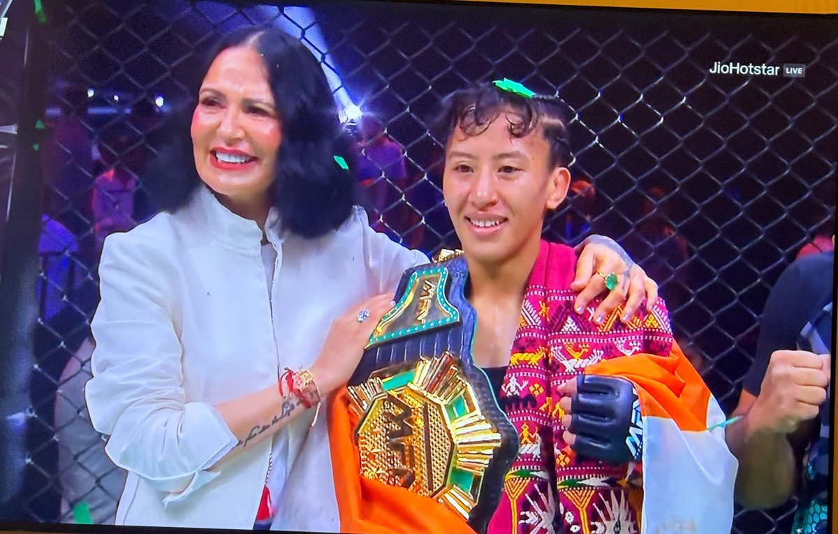 arunachaltimes_'s tweet image. #MMA star Sonam Zomba defended her strawweight title at #MatrixFightNight by defeating #Brazilian opponent Maristela Alves.