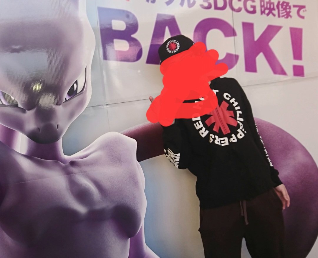 OBAKA76348689's tweet photo. 10年分位のフォルダ見返してるんだけれど、

余程かしこまった場じゃない限り、
自分がほっっ…とんどRHCP関連の服着てて笑う https://t.co/LSiCxbY2Ho