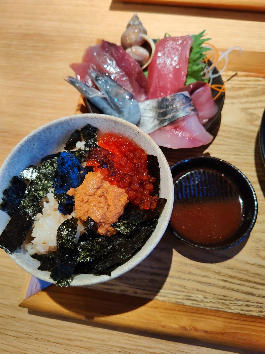 気持ちを入れ替えて。

今晩外食にしてみました。
この海鮮丼はいつも凄すぎですが、今回イクラサービスで更に別世界の味でした❤️