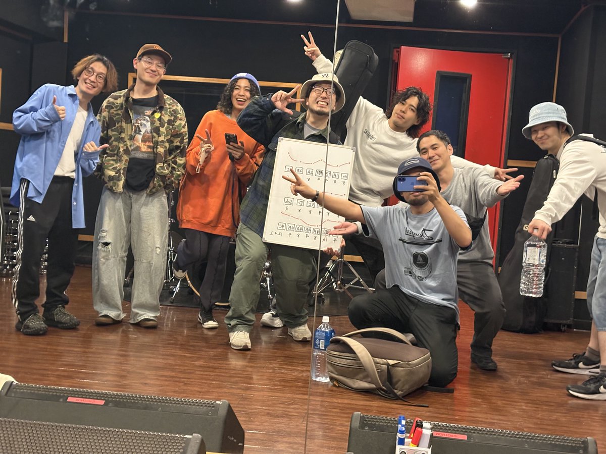 HITSUTA's tweet image. @fujiifluke のリハーサル無事終了🥁
5時間のスタジオがマジであっという間に感じた🤣しかも休憩15分だけww
みんな集中しまくってて最高に楽しい時間でした♬
ワンマンライブ楽しみ😋
#drum #drummer #music #drumlife #drums