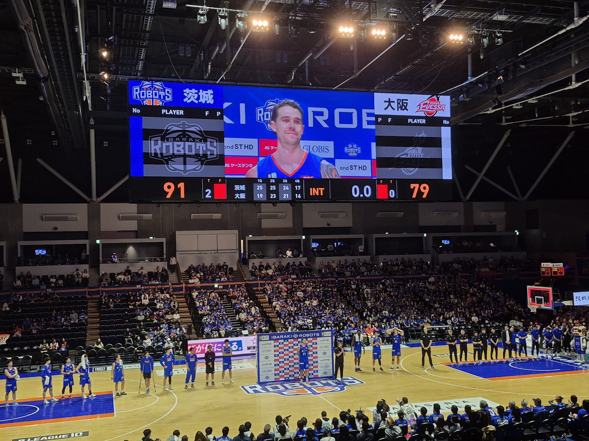 mygdpup's tweet photo. 最高の試合をありがとう！
しっかりとメガホンは叩き壊しました。
そしてエリック引退って(泣
#茨城ロボッツ https://t.co/TcTqgpPaNe