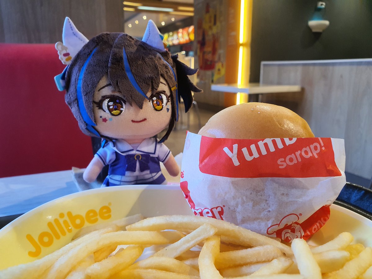 snack 🍔👾🦇 ➡️ making uma mugs! tweet media