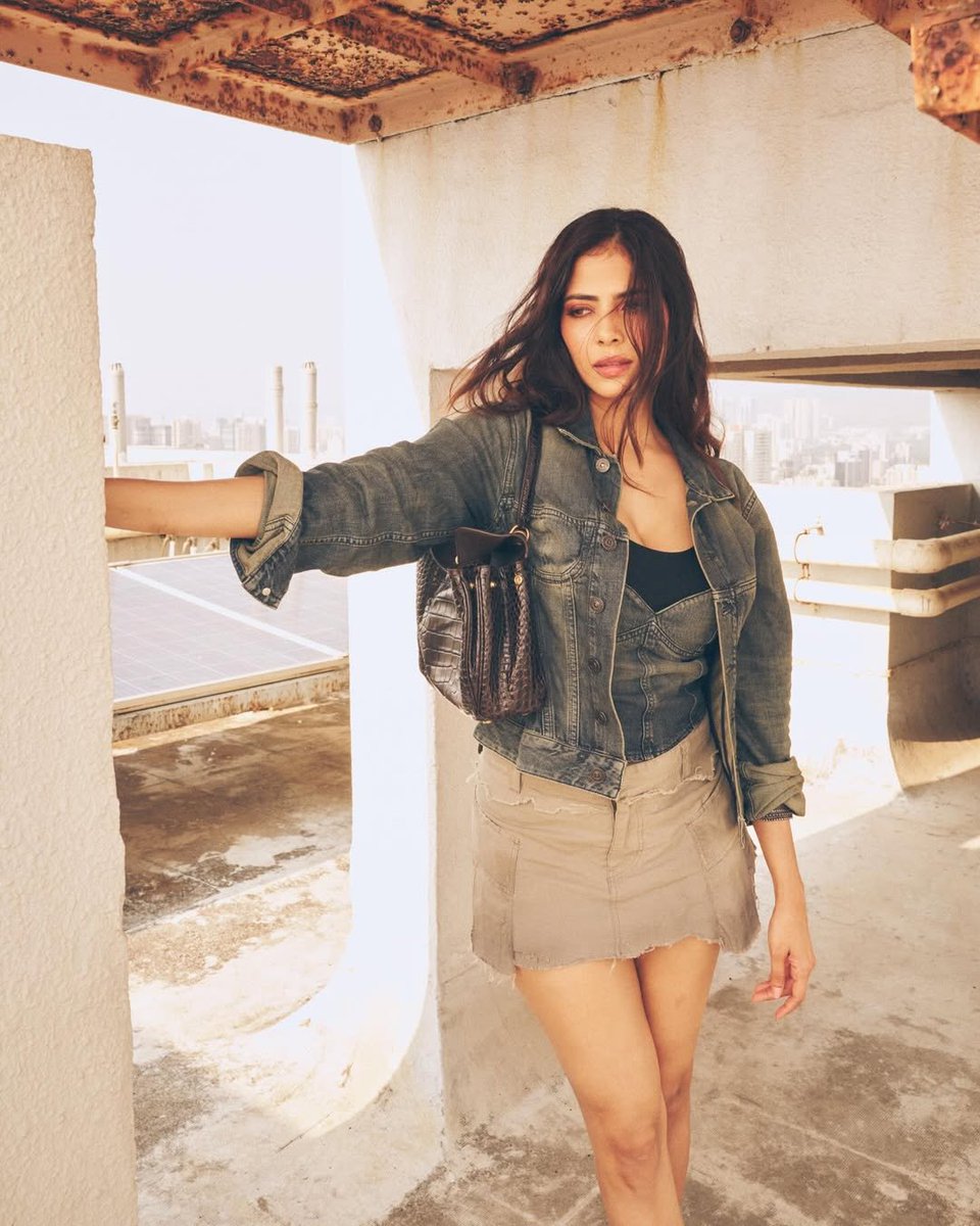 filmcrazymedia's tweet image. #MalavikaMohanan ❤️