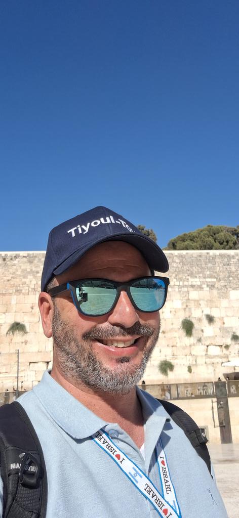 Guide_en_Israel's tweet image. Le tourisme reprend en Israël c'est magnifique !😁

En direct de la vieille ville de   #Jerusalem notre belle Capitale d’#Israel en visite, je vous souhaite Chavoua Tov et un bon weekend depuis le #Kotel !

Et vous qu’attendez-vous pour venir profiter, soutenir et découvrir