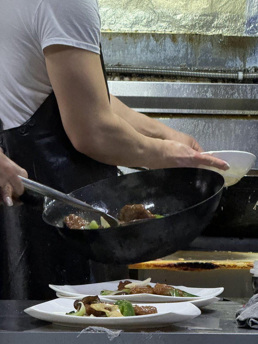 260502 청주
아침. 소문난찐빵만두-갓 찐 찐빵🤍
점심. 청남대에서 김밥
저녁. 포가계-난자완스, 삼선짬뽕
어느 지역에나 로컬 중식맛집이 있다
야식. 맥주랑 과자

청남대는 생각보다 엄청나게 사람이 몰리는 곳이었고.. 생각보다 엄청난 풍광은 아니었던