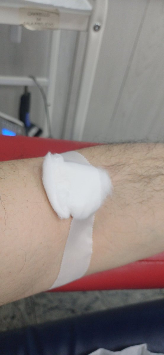 ONaddes's tweet image. Un poco me lo fa buttare il napoli, un poco me lo prende l'#avis. 

Però mi raccomando: donate il sangue, che vi offrono pure la colazione poi