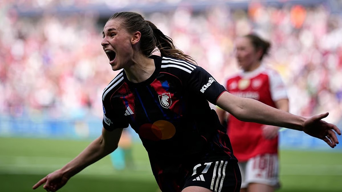 phaneendra60086's tweet image. Defensive Masterclass: How OL Lyonnes Improved Their Backline to Overcome Arsenal's Attack .

Full Article 👇
dribblediaries80.blogspot.com/2026/05/defens…

Blog 📙dribblediaries80.blogspot.com

#UWCL #UEFA #WomensChampionsLeague #OLARS #FCBFCB #PremierLeague #LaLiga #SerieA #Bundesliga #Ligue1 #Lyonnes