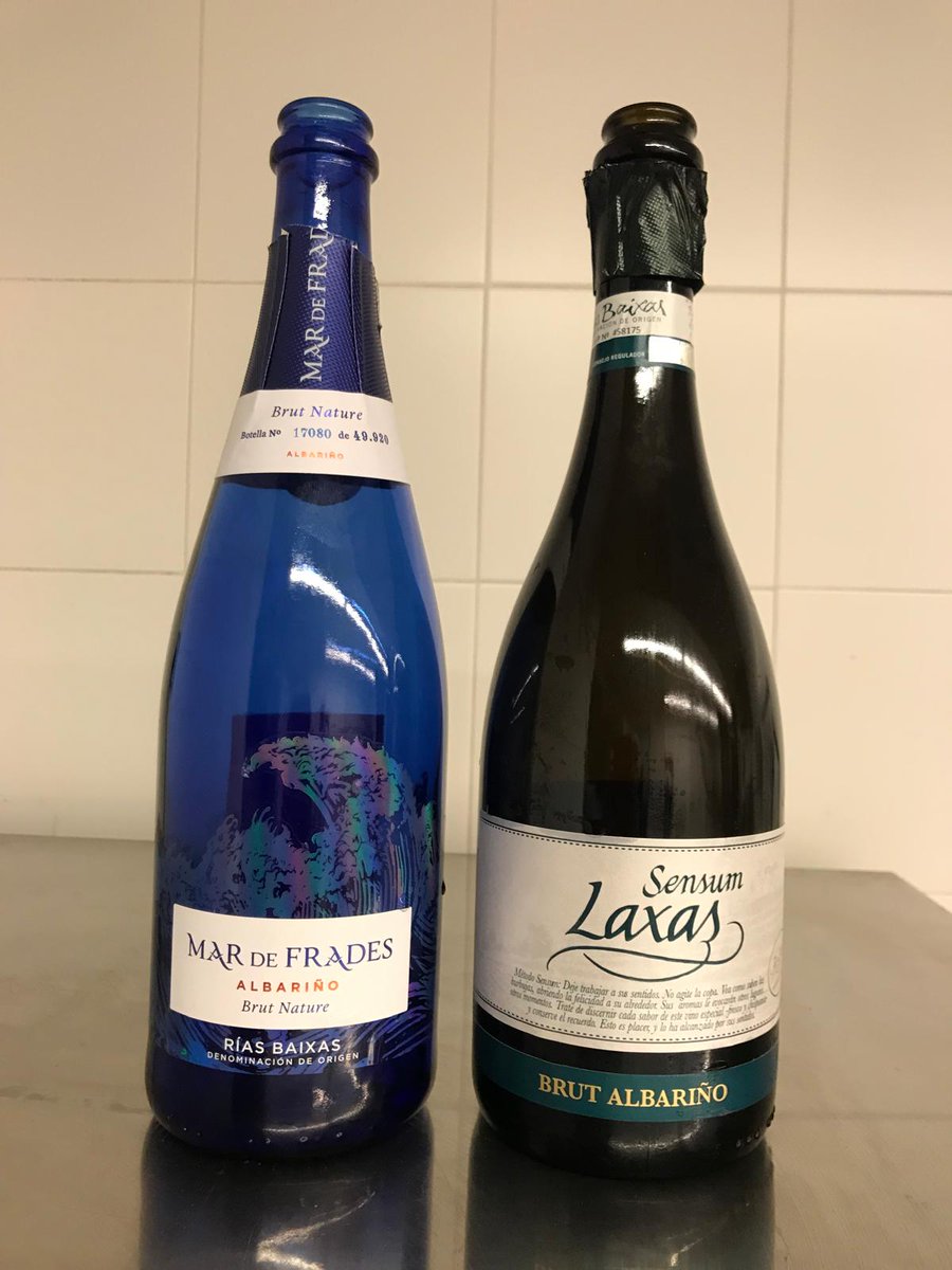 alacartemenus's tweet photo. En el @CCUrgell continuamos nuestro viaje por #Galicia Seguimos en #RíasBaixas @Rias_Baixas, pero esta vez con las burbujas de #Albariño de @Mar_de_Frades y @AsLaxas
¡Nos habéis robado el corazón! 💙🍾🥂💙
#formar #aprender #disfrutar #catar https://t.co/d7kDMktrF3