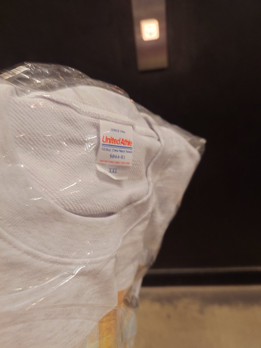 なんかのツアーの時に買えなかったシャツのXXLあったので買った さすが