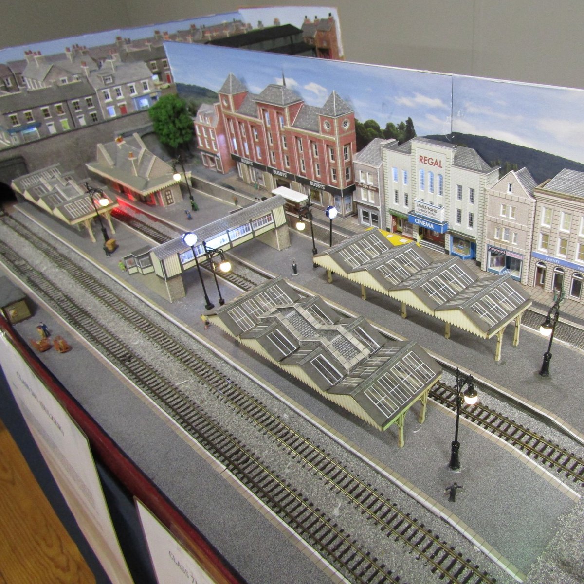ModelRailCrewe's tweet photo. INTRODUCING THE LAYOUTS:
N Gauge Model Railway - Upton 2.0
Upton is a 10ft layout set in a fictional station.
The layout has 3 Platforms, one of which is a shuttle line which is operated by DMU but sometimes the odd loco does appear.
READ MORE HERE - https://t.co/QfnO4wKQXN https://t.co/Wa0EA36HMb