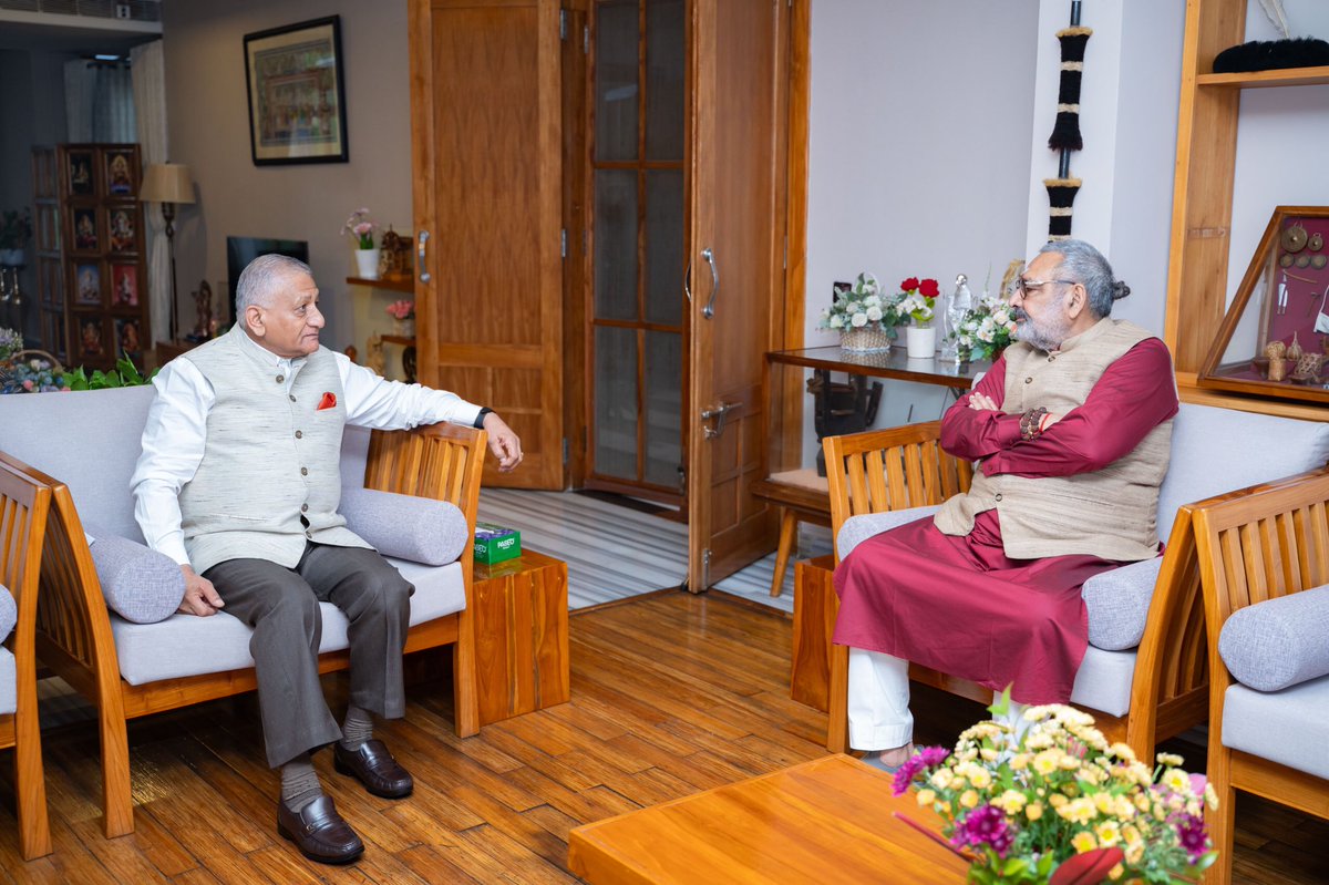 girirajsinghbjp's tweet photo. मिज़ोरम के माननीय राज्यपाल, जनरल डॉ विजय कुमार सिंह (सेवानिवृत्त) जी से सौहार्दपूर्ण वातावरण में औपचारिक भेंट हुई।
​मुलाकात के दौरान राज्य में टेक्सटाइल क्षेत्र को नई ऊंचाइयों पर ले जाने, बुनियादी ढांचे के विकास और प्रगति के विभिन्न पहलुओं पर विस्तार से चर्चा की। 
हमारी सरकार पूर्वोत्तर क्षेत्र की समृद्धि और यहाँ के नागरिकों के कल्याण के लिए पूरी तरह समर्पित है।

​#Mizoram #Development #NorthEast #Vikas #Progress