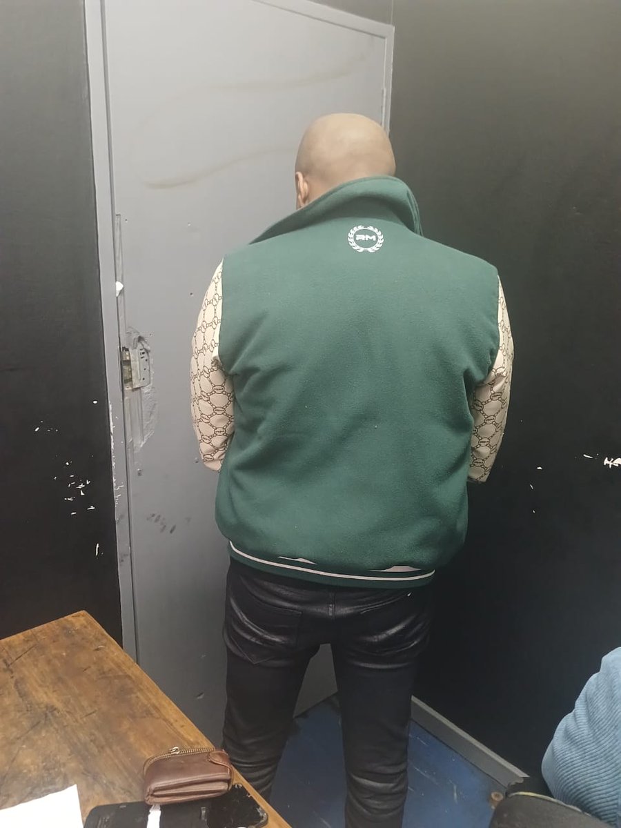 _ArriveAlive's tweet image. Two suspects arrested for impersonation, drunk driving and illegal use of blue lights

arrr.co.za/M9G4w

#ArriveAlive #Crime @JoburgMPD