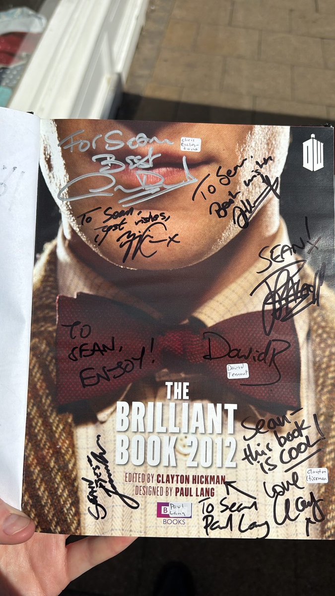 gingercurlsss's tweet image. DOCTOR WHO FANS Just picked up this signed doctor who book for 25 quid.  Can anyone identify the sigs? I think I know a few but I'm gonna have to do some deep diving later lol