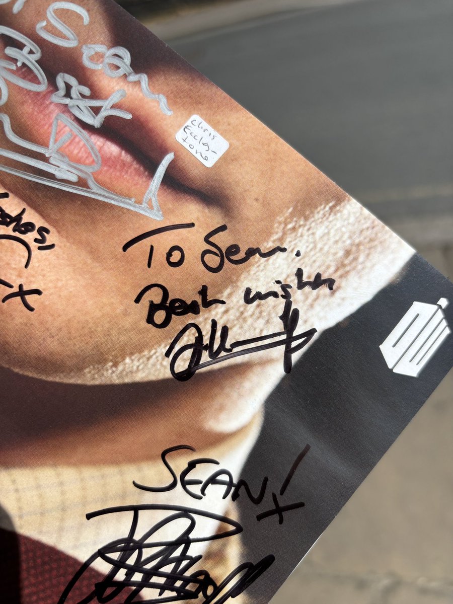 gingercurlsss's tweet image. DOCTOR WHO FANS Just picked up this signed doctor who book for 25 quid.  Can anyone identify the sigs? I think I know a few but I'm gonna have to do some deep diving later lol