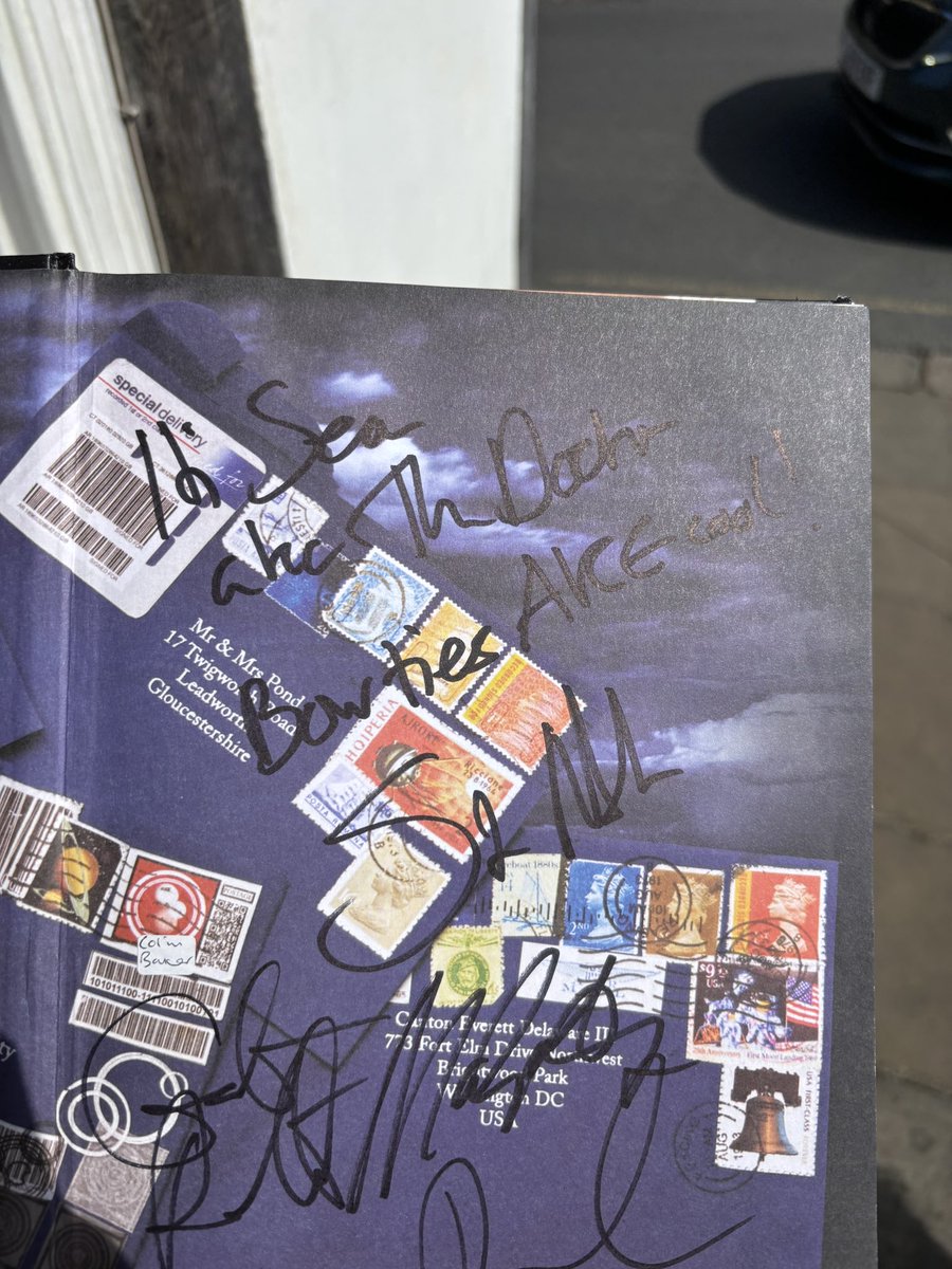 gingercurlsss's tweet image. DOCTOR WHO FANS Just picked up this signed doctor who book for 25 quid.  Can anyone identify the sigs? I think I know a few but I'm gonna have to do some deep diving later lol