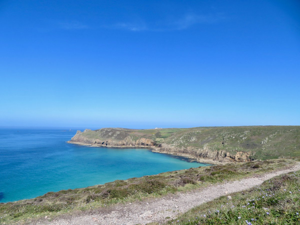 bakrim2000's tweet image. 7/   From my recent long coastal walk through Cornwall's beautiful dramatic scenery. ☀️ absolutely gorgeous! 😍 
#walking 👣 #cornwall