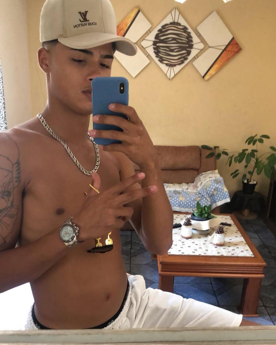 O REI H tweet media