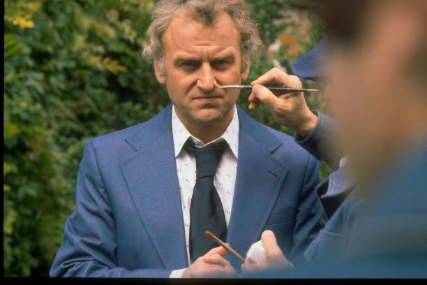 RodneyMarshall1's tweet photo. Spot of make-up for the Guvnor.
#SweeneySunday https://t.co/byq2JnWqHr