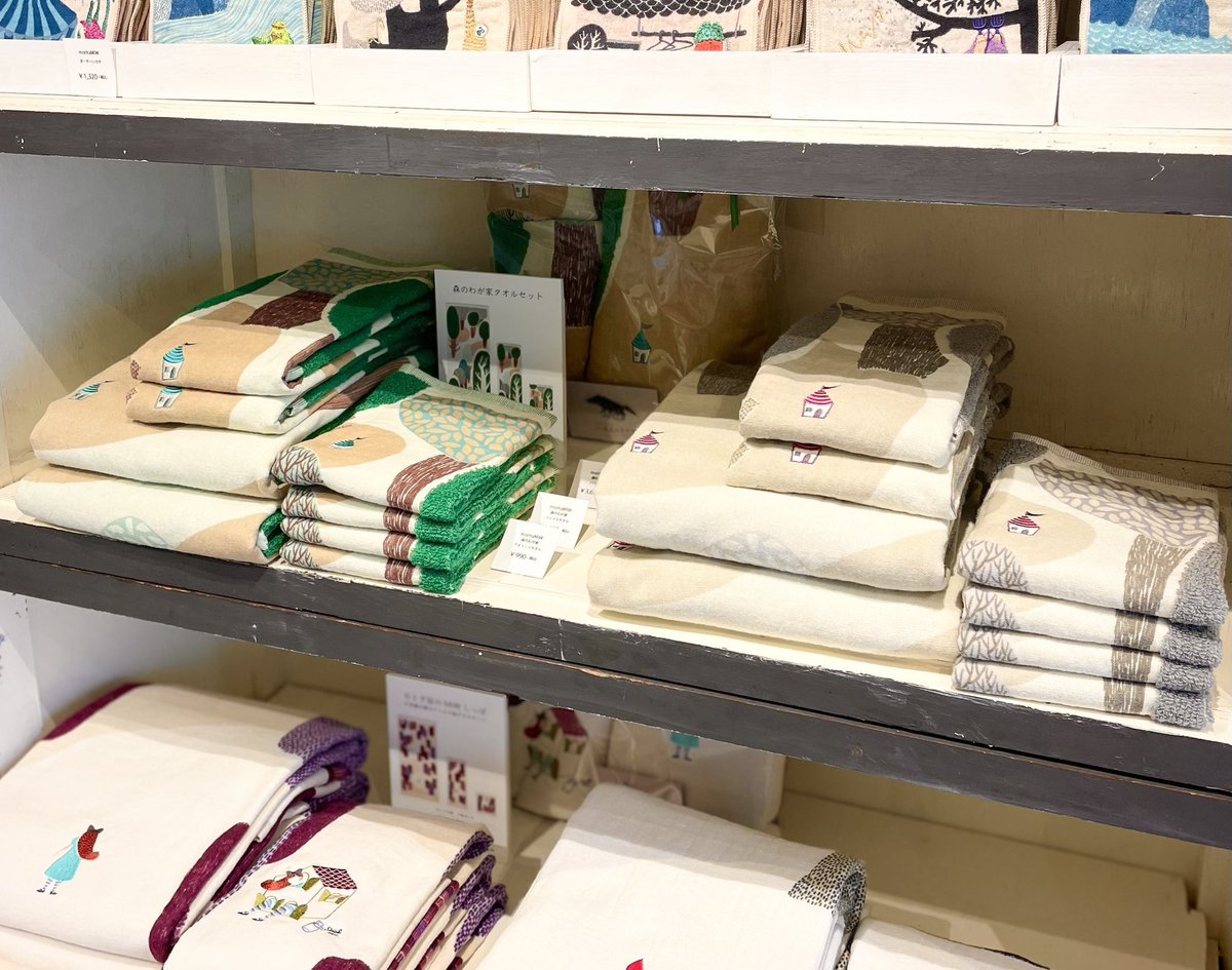 本日（5/3(日))もご来店いただきありがとうございました。

あっという間に新緑の季節🌳
なんて言いつつも「森のわが家」は年中無休で鮮やかな緑が綺麗なデザインです🌳
shop.8ookami.com/collections/%E…

バス・フェイス・ウォッシュの3サイズで、緑とグレーの２色展開。