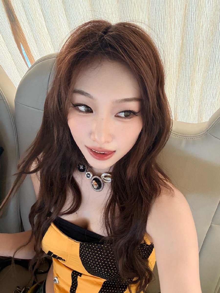 RED_RedEraDiva's tweet image. 🧧[ 2026.05.03 ] R.E.D

&amp;lt; Super Topic &amp;gt;

[R.E.D IVY] Click click📷

🔗 weibo.com/7913845262/529…

#RED_RedEraDiva #R_E_D
#IVY #LiYulin