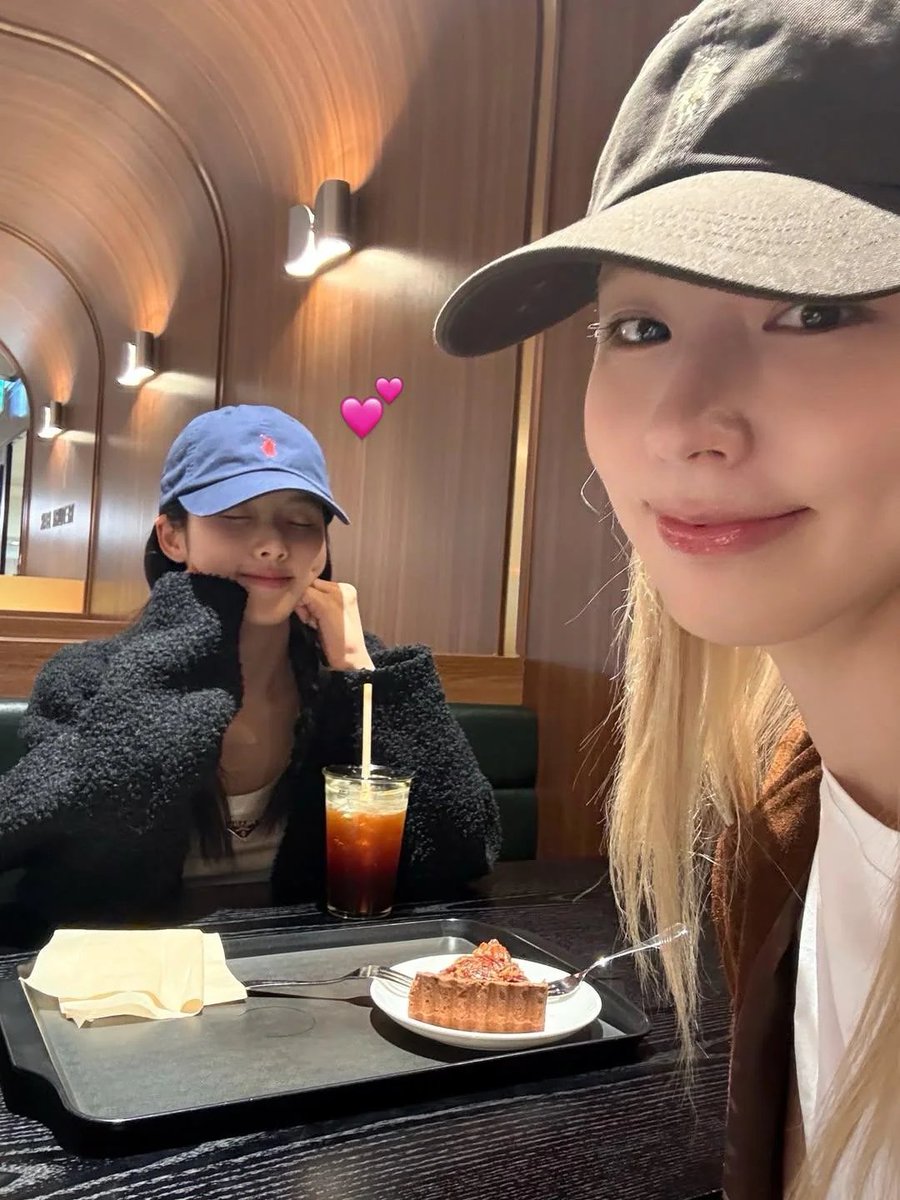 MiYeon France tweet media