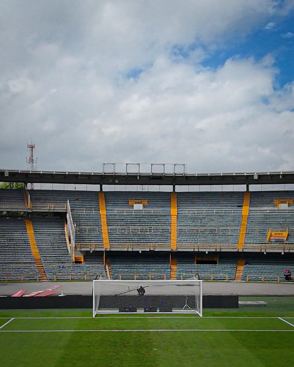 SantaFe's tweet image. ¡El Campín listo para recibir el Doblete Cardenal 🇮🇩!

Nos vemos desde las 12:30p.m. con el clásico capitalino de las #Leonas 🦁 y a las 15:30p.m. por la clasificación del León ☝🏻✨