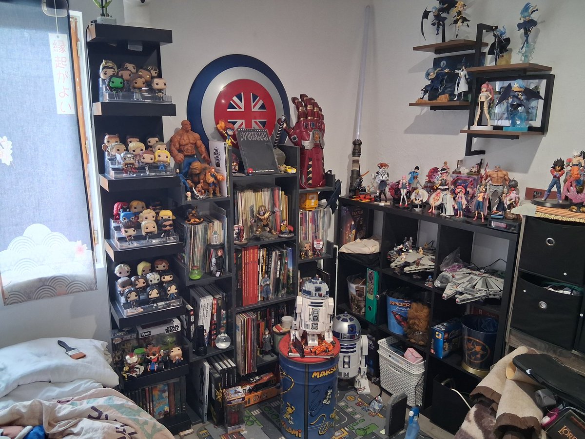 W00KIE11's tweet image. Une petite mise a jour de la collection #toys #vintage #marvel #starwars #vitrine