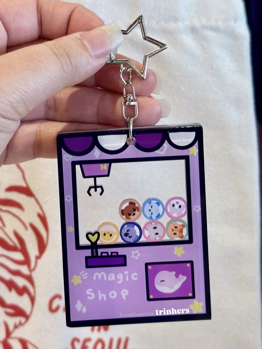 trinhers's tweet image. ✨#BTS GIVEAWAY ✨

prize: Bangtan Buddies Magic Shop Claw Machine shaker keychain from TwinklingPrints.com 😘

shaker charms are based on Jungkook’s MY YOU music video! 🥹

rules:
- follow, like, RT
- WW, 1 winner
- ends in 7 days

good luck &amp;amp; pls keep streaming Arirang! 💜