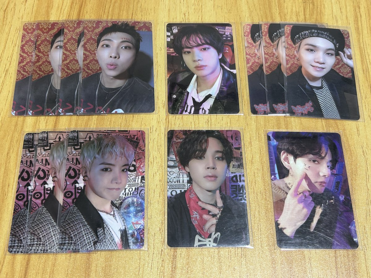WTS LFB #TKMS_ONHAND       

BTS SEASON'S GREETINGS 2022 PHOTOCARD       

350 (take all)      

- gcash   
- jnt