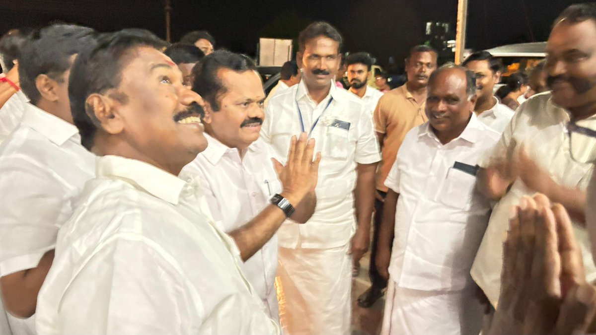 Paranjothioffl's tweet photo. மாண்புமிகு கழக பொதுச்செயலாளர் நாளைய தமிழக முதல்வர் புரட்சித்தமிழர் அண்ணன் #எடப்பாடியார் அவர்களின் ஆணைக்கிணங்க நாளை 2026 தமிழ்நாடு சட்டமன்ற தேர்தல் வாக்கு எண்ணிக்கை நடைபெறுவதை முன்னிட்டு இன்று திருச்சி புறநகர் வடக்கு மாவட்டம் முசிறி சட்டமன்ற தொகுதிக்குட்பட்ட கழக நிர்வாகிகளுக்கு https://t.co/W3UKtuiLJq