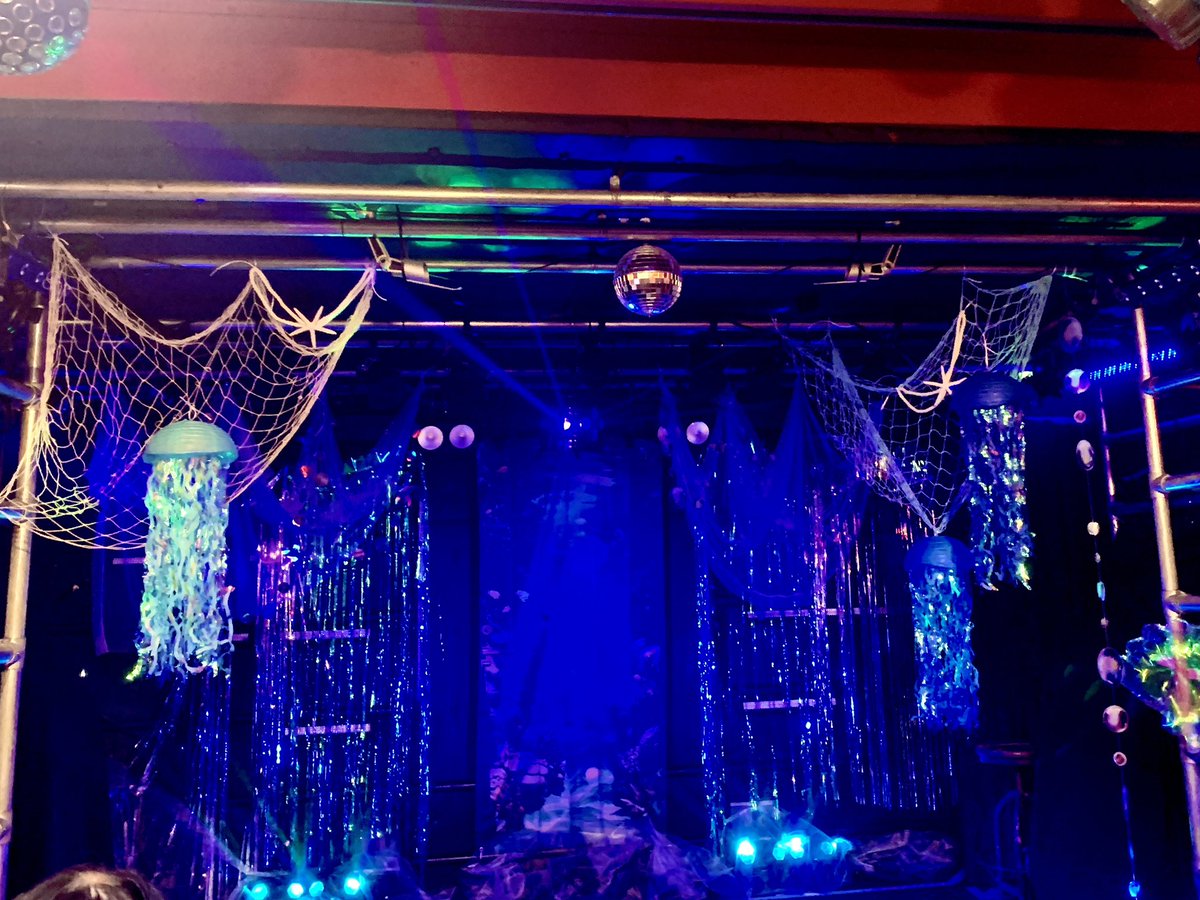 tuppon8's tweet photo. 早乙女麗那のレコ発ライブ
新曲Merrow
メロウは女性なら人魚、男性なら半魚人
両方を感じるよう歌詞かな

いつもパワフルで頑張り屋な彼女
ステージも彼女自らの手で海の中を演出

MVはこちら
https://t.co/TXt4kyYG0t https://t.co/1uFPJS9bfA