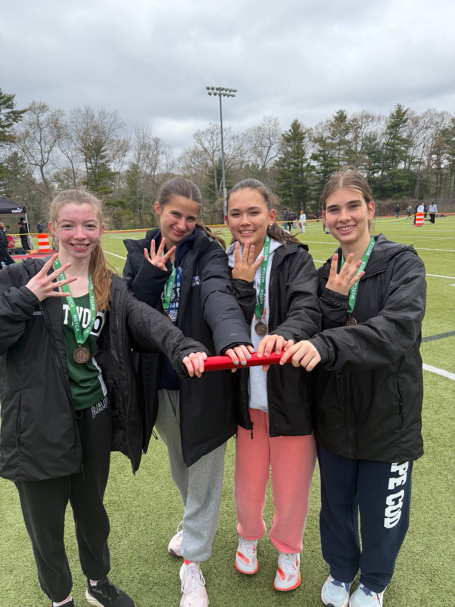 JenTeahan's tweet photo. 4x1600 Adrienne Kelly, Ciara Chi, Elyse Boger &amp; Cara Sullivan with the medal performance at MSTCA Divisional Relay meet! https://t.co/IytIvHmLB0