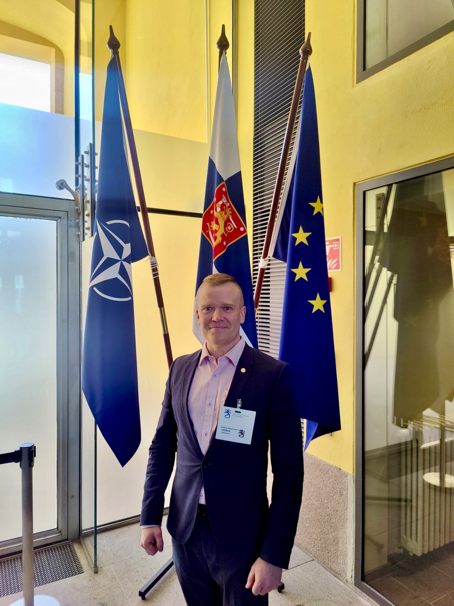 Nico_Makela's tweet image. Pari viikkoa sitten avautui loistava tilaisuus päästä vierailemaan Puolustusministeriössä puolustusministeri @anttihakkanen vieraana 💂🏼‍♂️🇫🇮

Saimme erinomaisen tilannekatsauksen turvallisuuspolitiikan ajankohtaisiin 🤝 

#turvallisuus #security #puolustus #defence #varautuminen