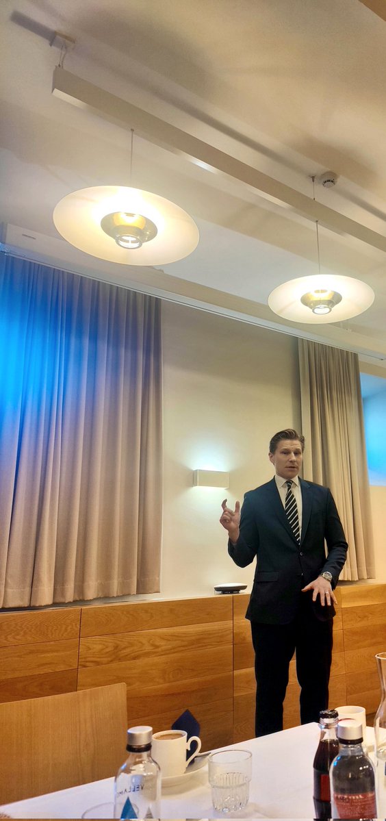 Nico_Makela's tweet image. Pari viikkoa sitten avautui loistava tilaisuus päästä vierailemaan Puolustusministeriössä puolustusministeri @anttihakkanen vieraana 💂🏼‍♂️🇫🇮

Saimme erinomaisen tilannekatsauksen turvallisuuspolitiikan ajankohtaisiin 🤝 

#turvallisuus #security #puolustus #defence #varautuminen