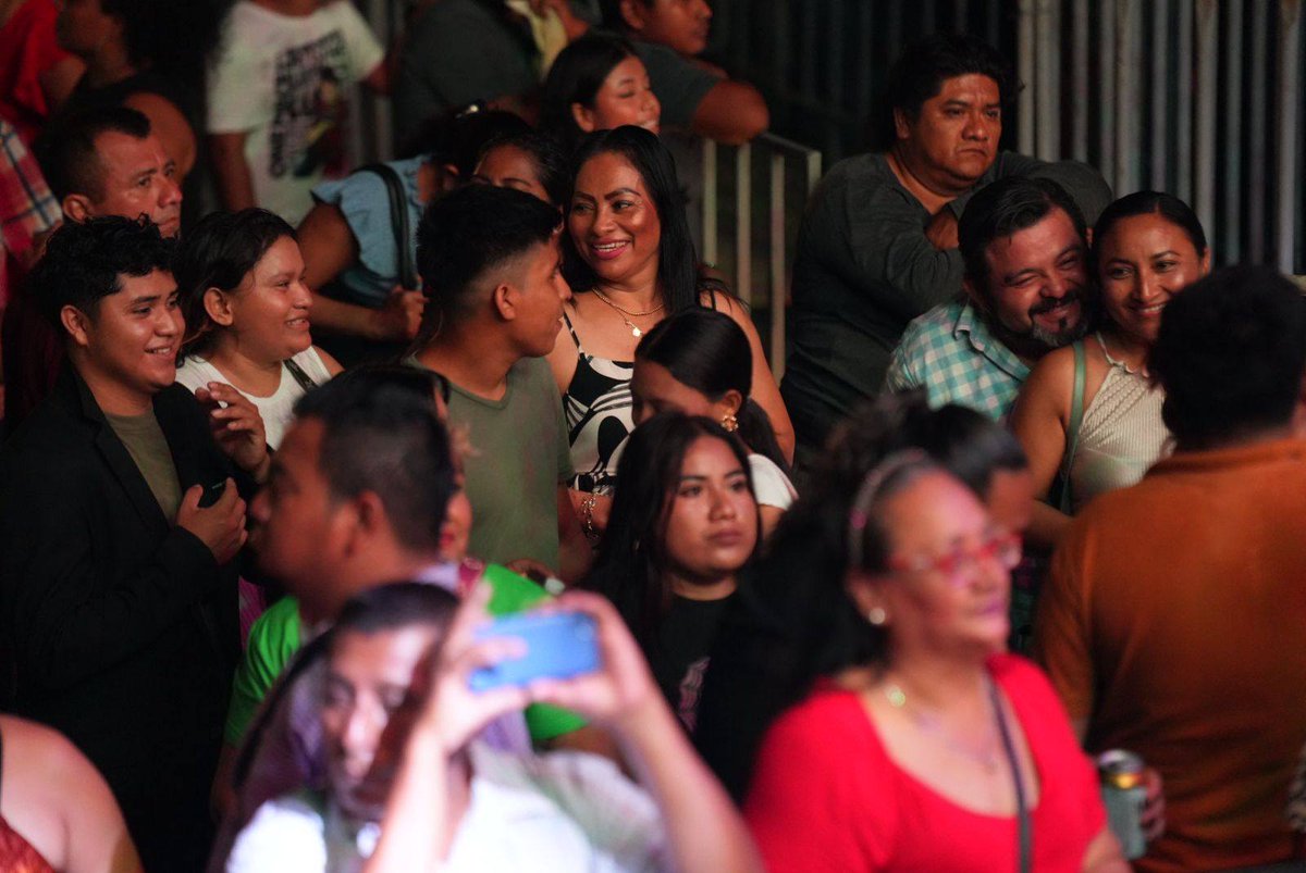 TVTenlinea's tweet image. #Entérate 🔴 Ayer, Inseparables Show puso a bailar a cientos de personas con su ritmo tropical durante la primera noche de conciertos de la Feria #Cunduacán 2026.

Así inició la fiesta de las y los cunduacanenses, en una celebración llena de música, tradición y entusiasmo. 🎉💃🕺