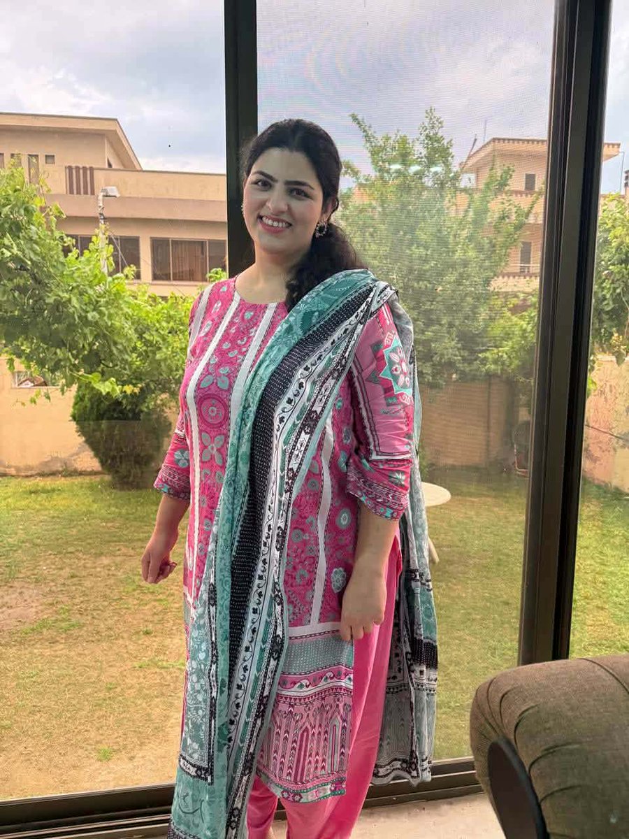 ꧁✨پیاسی💋 چھوکری ✨꧂ tweet media