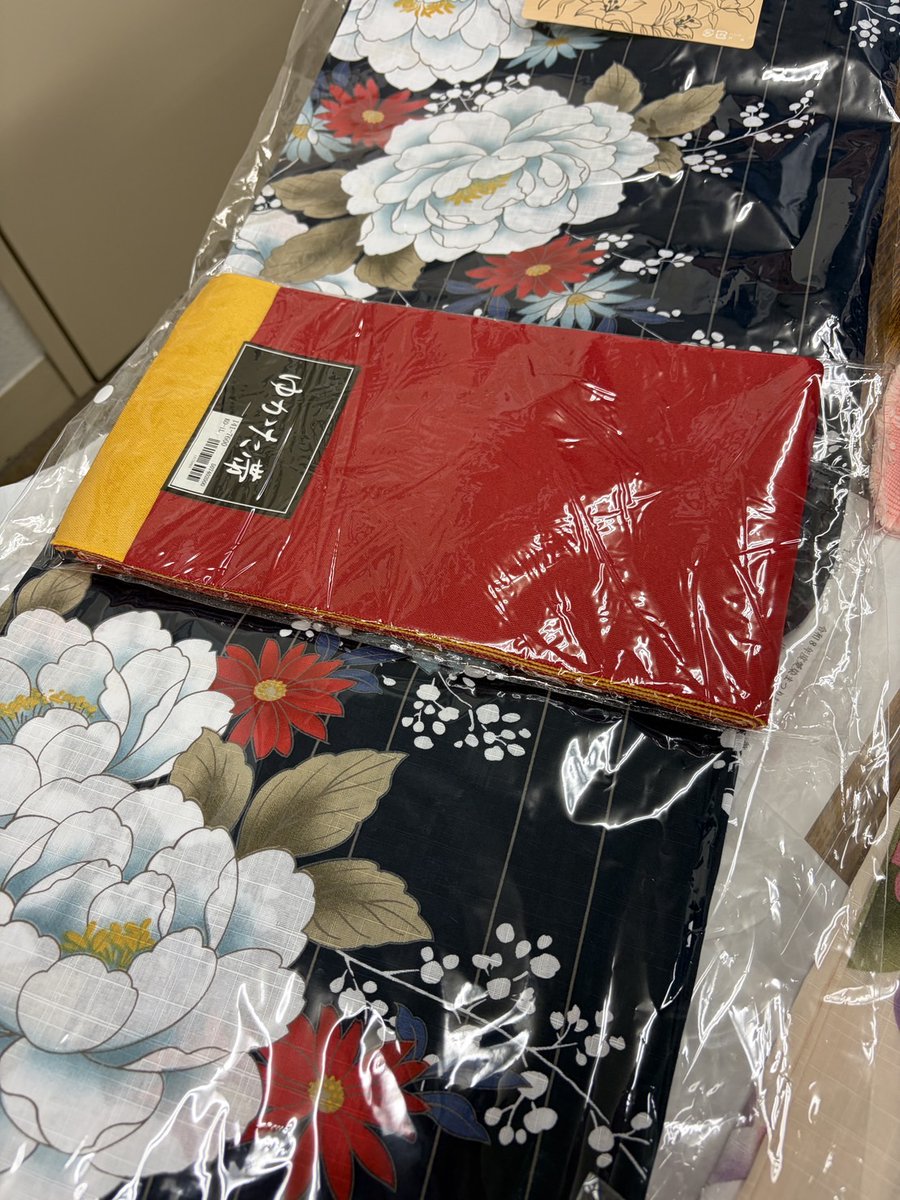 aizendo's tweet photo. 今年のお祭りで愛染娘さんたちが着る浴衣の柄が決まりました！

白い大きな牡丹の浴衣です。帯は赤❤
かわいいです。

🌸令和8年度 愛染娘 募集 5/19迄です！🌸
https://t.co/niDi2oFfu5

市販の履歴書でも、公式ページからDLでも、WEBフォームからでも応募できます。

#愛染娘 #大阪三大夏祭り https://t.co/fJUtF8t6Yq