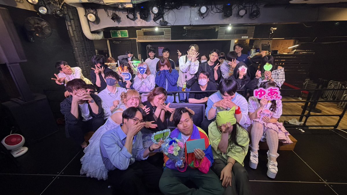 haru04_26's tweet photo. 人生初の生誕ライブ、最高に幸せでした！！😭😭
沢山の人に祝ってもらえて、ほんとに愛されてることを感じました！

こうしてライブに足を運んでもらえて、たくさんプレゼントも用意してもらえて、サプライズもたくさんあって、すごくすごくすごく嬉しかったです！！

本当にありがとうございました！ https://t.co/v7KnbkDE3A