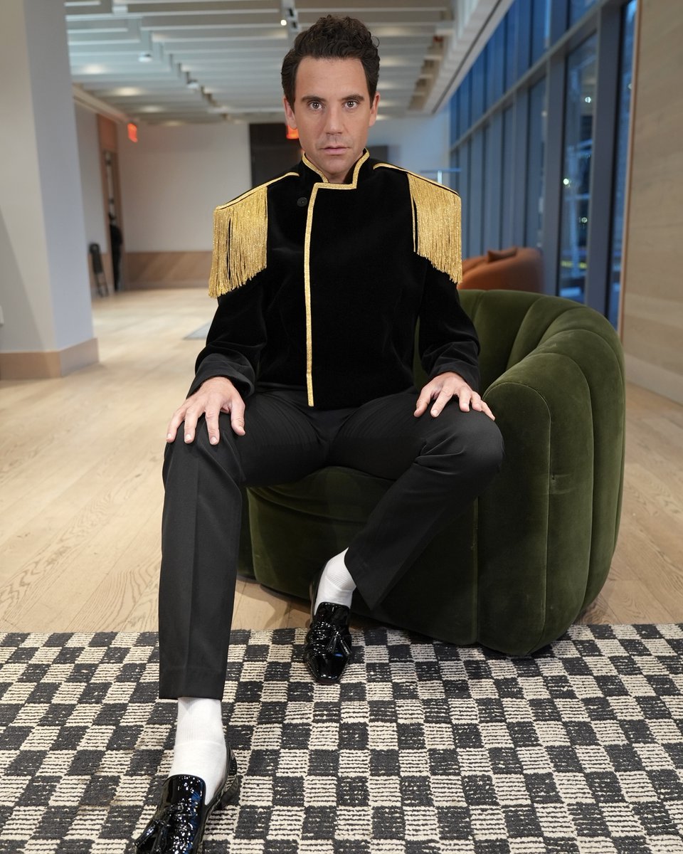 MIKA tweet media