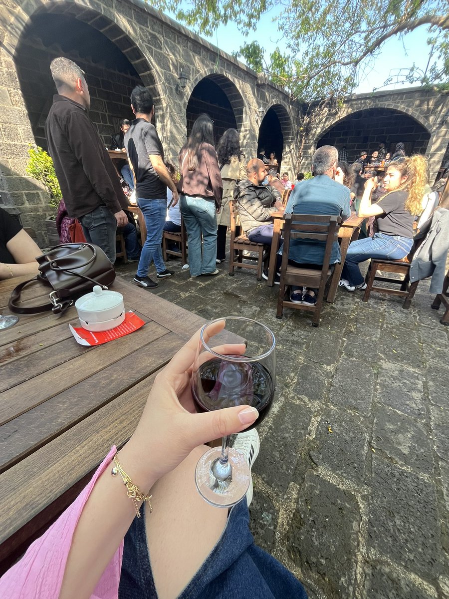 leyla22tb's tweet photo. 🥂 https://t.co/uPScPYKyrY