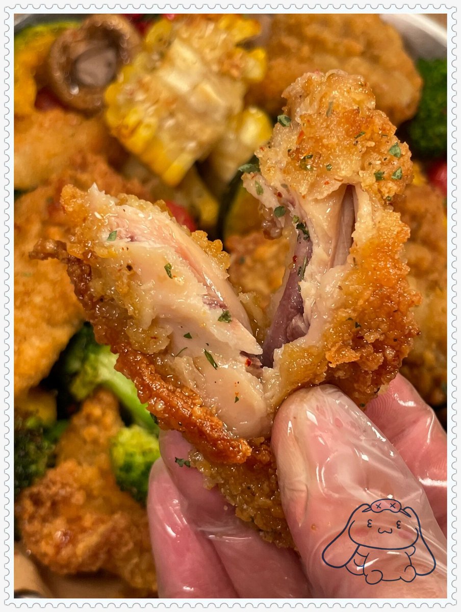 LindsayReneeM's tweet image. Swap junk for joy!  Grilled chicken + quinoa + roasted veggies = protein-packed, fiber-rich fuel. Eat clean, feel lean—your body will thank you! #FatLossMeals #HealthyEating