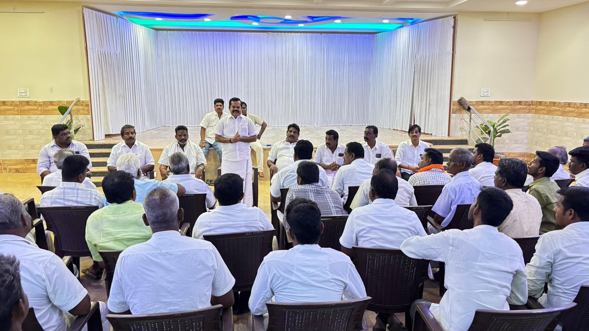 Paranjothioffl's tweet photo. மாண்புமிகு கழக பொதுச்செயலாளர் நாளைய தமிழக முதல்வர் புரட்சித்தமிழர் #எடப்பாடியார் அவர்களின் ஆணைக்கிணங்க நாளை 2026 தமிழ்நாடு சட்டமன்ற தேர்தல் வாக்கு எண்ணிக்கை நடைபெறுவதை முன்னிட்டு இன்று திருச்சி புறநகர் வடக்கு மாவட்டம் மண்ணச்சநல்லூர் சட்டமன்ற தொகுதிக்குட்பட்ட கழக நிர்வாகிகளுக்கு https://t.co/yhJHLleEtA