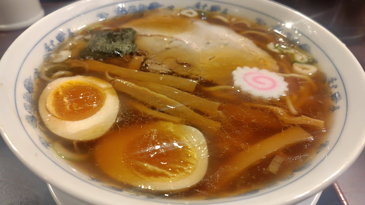 しん tweet media