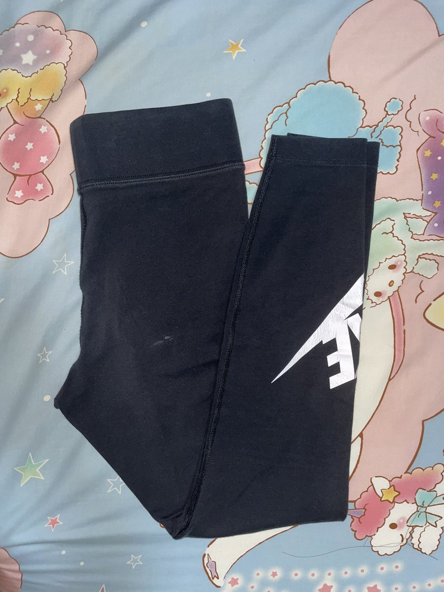 rochedeglace's tweet photo. กางเกงเลกกิ้งใส่ออกกำลังกาย nike
🎀 50 บาท
🙇🏻‍♀️ ตำหนิตามภาพ

รับ/สอบถามเพิ่มเติม > ทัก DM

#ส่งต่อเสื้อผ้า #ส่งต่อเสื้อผ้ามือสอง #โล๊ะตู้เสื้อผ้า #ส่งต่อเสื้อผ้ามือสองสภาพดี #เสื้อผ้ามือสอง https://t.co/FK36IKRdvL