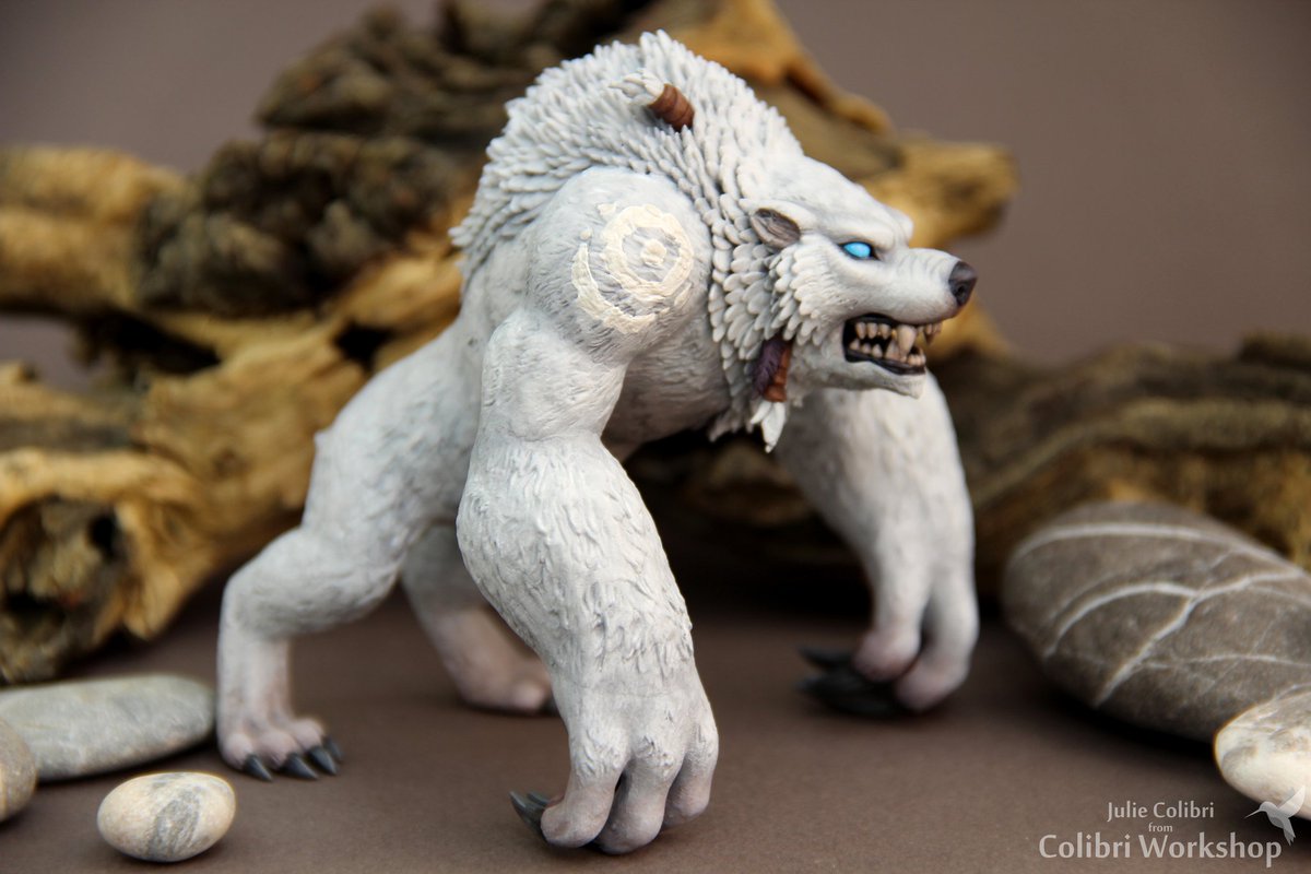 JulieColibri's tweet photo. Dimensions: length 10 cm (3.93 inches), height 9.5 cm (3.74 inches). 
Materials: air-dry clay, metal wire, aluminum foil, acrylic paints, protective acrylic varnish. 
#sculpture #art https://t.co/yzXShb8qu7