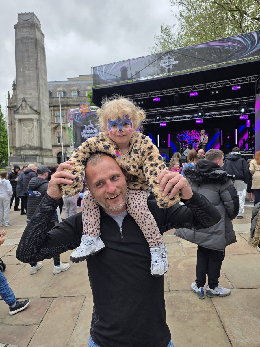 PRWeekender's tweet photo. What an incredible day at the #prestonweekender in the heart of this amazing city! 🌹 https://t.co/HYaNAPxYS2