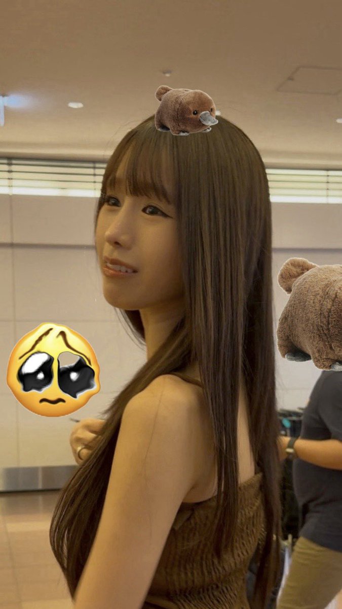 나띠한테 내가
그간썼던모든편지가챗지피티대필 vs 에스투하청바이럴업체가고용한팬 인것중에 머가싫냐했더니 말이끝나기도전에 바이럴업체💢라면서 지피티는 프롬프트 입력할때 일케일케써줘 하는 ‘마음’이 있잖아... 고용된 사람은....나에게‘마음’이업.짠.아......... 하면서 이만큼슬퍼함